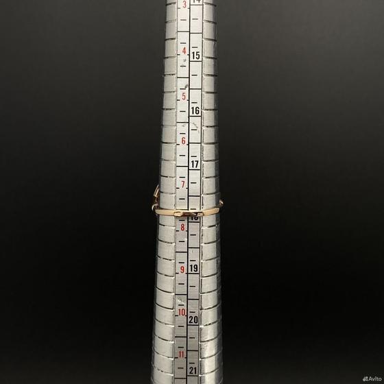 Золотое кольцо с камнями 585пр. размер: 17,8