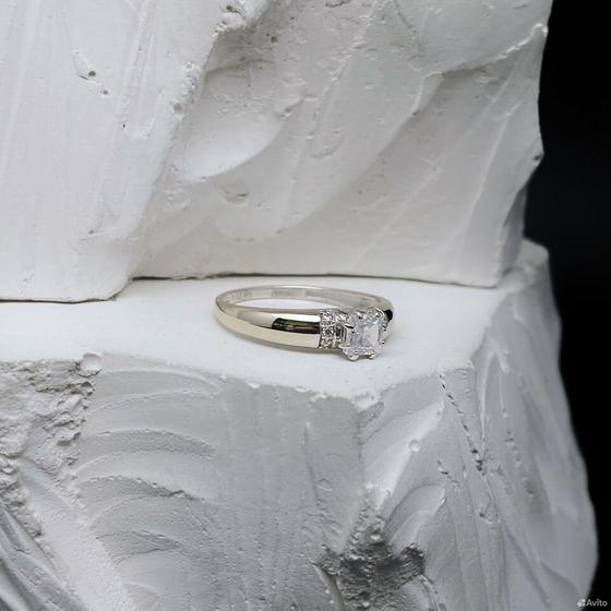 Золотое кольцо с камнями 585пр. размер: 16,3