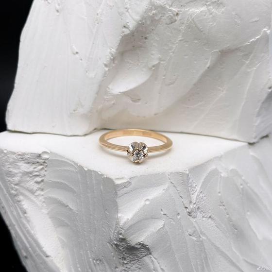 Золотое кольцо с бриллиантом 585пр. размер: 17