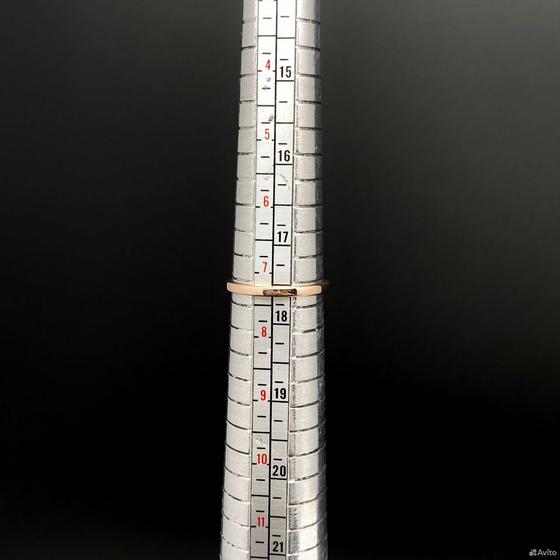 Золотое кольцо с камнями 585пр. размер: 17,5