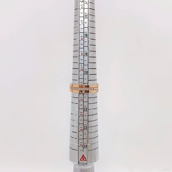 Золотое кольцо с камнями 585пр. размер: 20,8