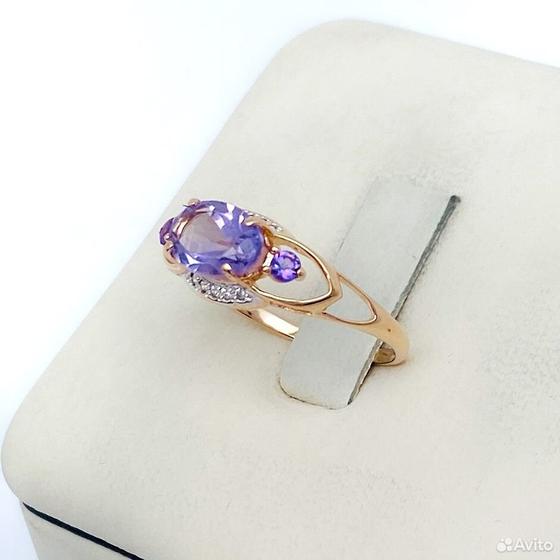 Золотое кольцо с камнями 585пр. размер: 16,5