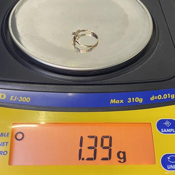 Золотое кольцо с бриллиантами 585пр. размер: 17