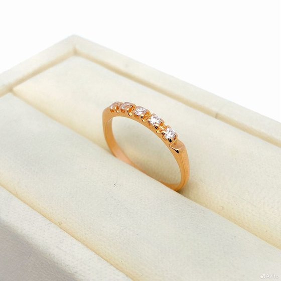 Золотое кольцо с камнями 585пр. размер: 16,4