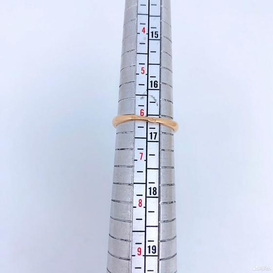 Золотое кольцо с камнями 585пр. размер: 16,6