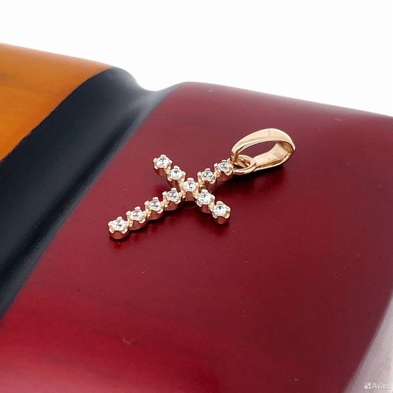 Золотой крест с камнями 585пр. вес: 0,45гр