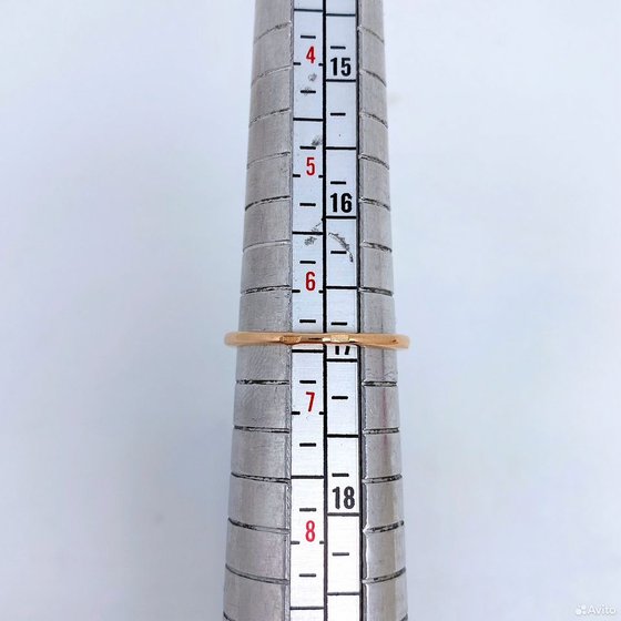 Золотое кольцо с камнями 585пр. размер: 16,9