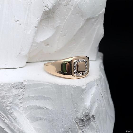 Золотое кольцо с камнями 585пр. размер: 20,3