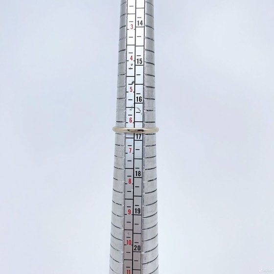 Золотое кольцо с камнем 585пр. размер: 16,8