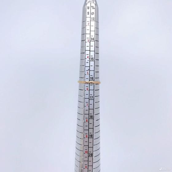 Золотое кольцо с камнями 585пр. размер: 16,1