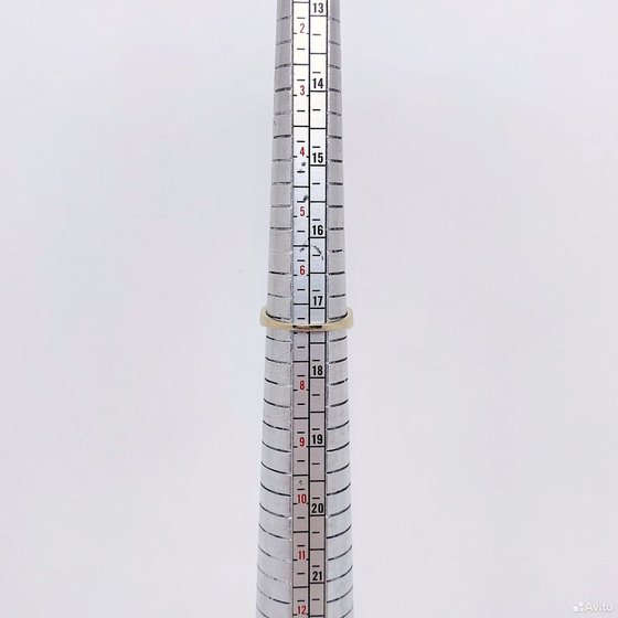 Золотое кольцо с камнями 585пр. размер: 17,3