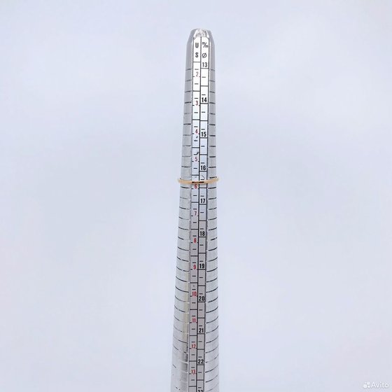 Золотое кольцо с камнями 585пр. размер: 16,4