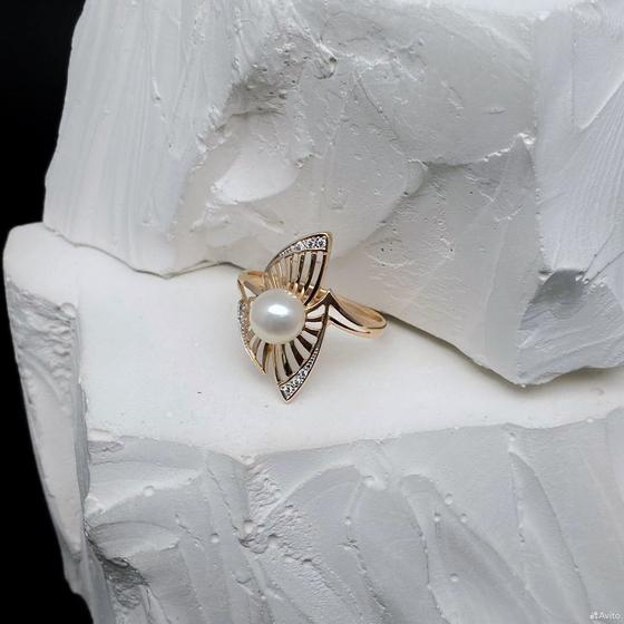 Золотое кольцо с камнями 585пр. размер: 17