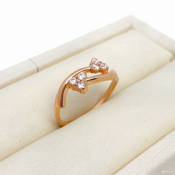 Золотое кольцо с камнями 585пр. размер: 16,75