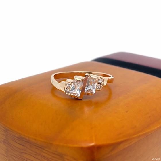 Золотое кольцо с камнями 585пр. размер: 18,5