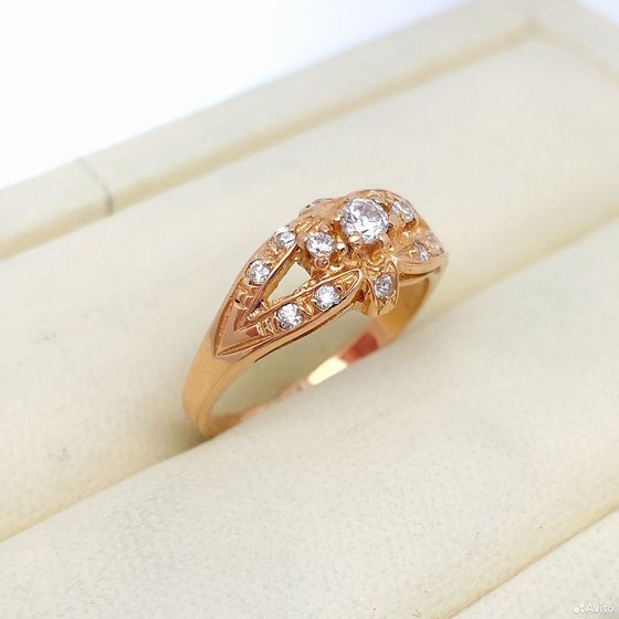 Золотое кольцо с камнями 585пр. размер: 15,5