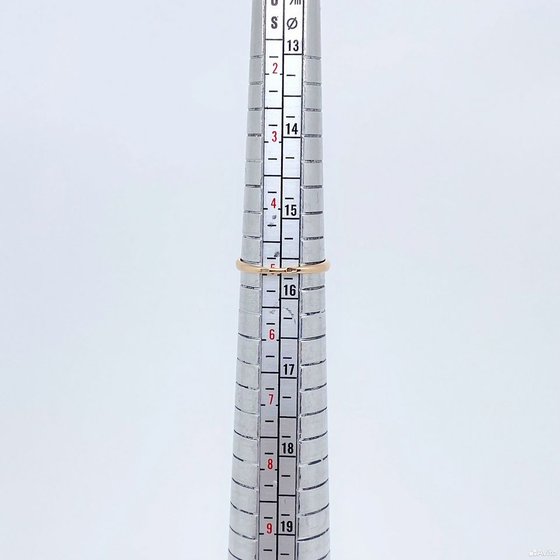 Золотое кольцо с камнями 585пр. размер: 15,6